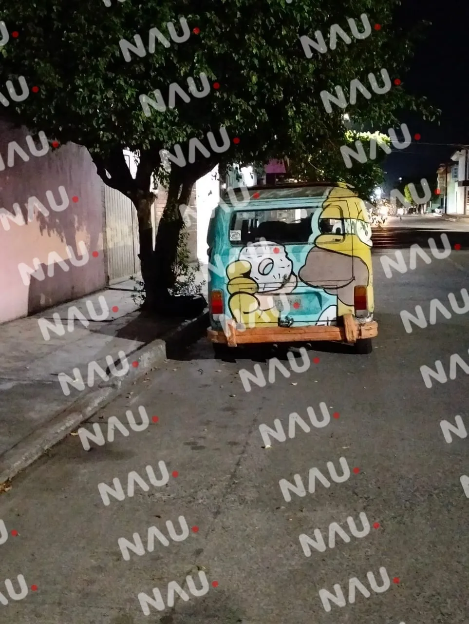 Combi abandonada se convierte en refugio para delincuentes en Tabachines de Los Laureles
