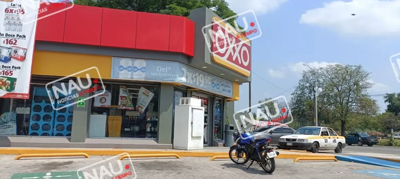 Asaltan tienda Oxxo del par Vial y callejón del Internado.