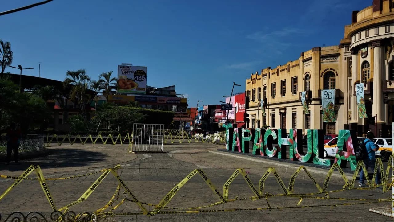 PARA EVITAR AGLOMERACIONES, ACORDONAN Y RESTRINGEN ACCESO A PARQUES DEL CENTRO DE TAPACHULA