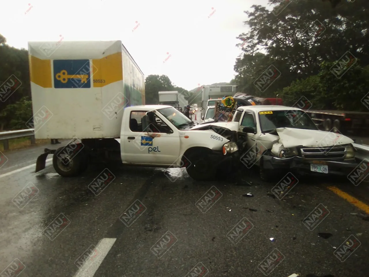 Carro de Coppel provoca accidente
