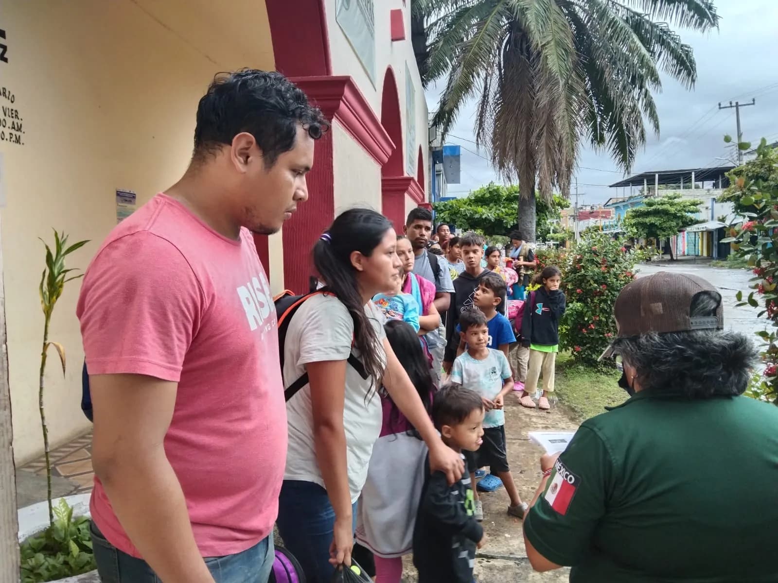 DIF e INM atienden de manera oportuna a familias de migrantes.