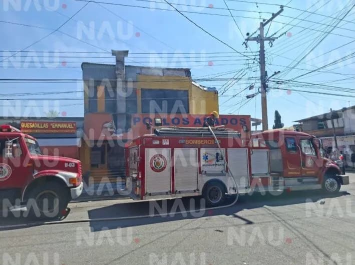 Se incendia la pollería Caracol; Él comandante del cuerpo de bomberos aseguró que sólo se registró el incendio en la chimenea, por acumulación de grasa.