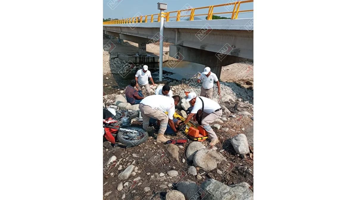 Camioneta Impactó a dos personas que viajaban en una motocicleta