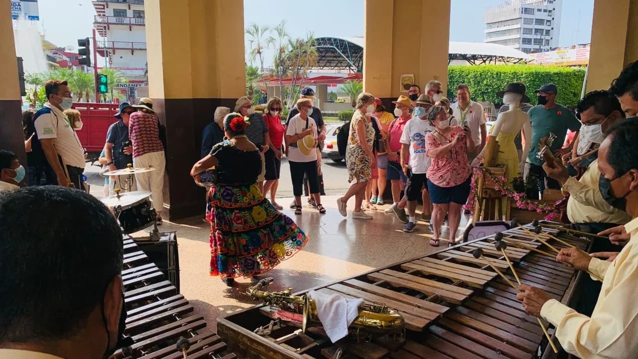 TAPACHULA RECIBE A CRUCERISTAS DEL NIWEUW AMSTERDAM
