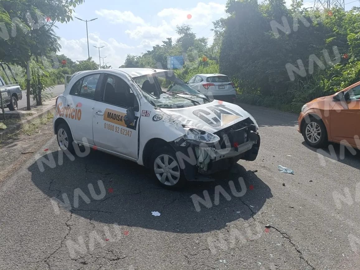 Volcadura deja una persona lesionada en la volcadura de su vehículo