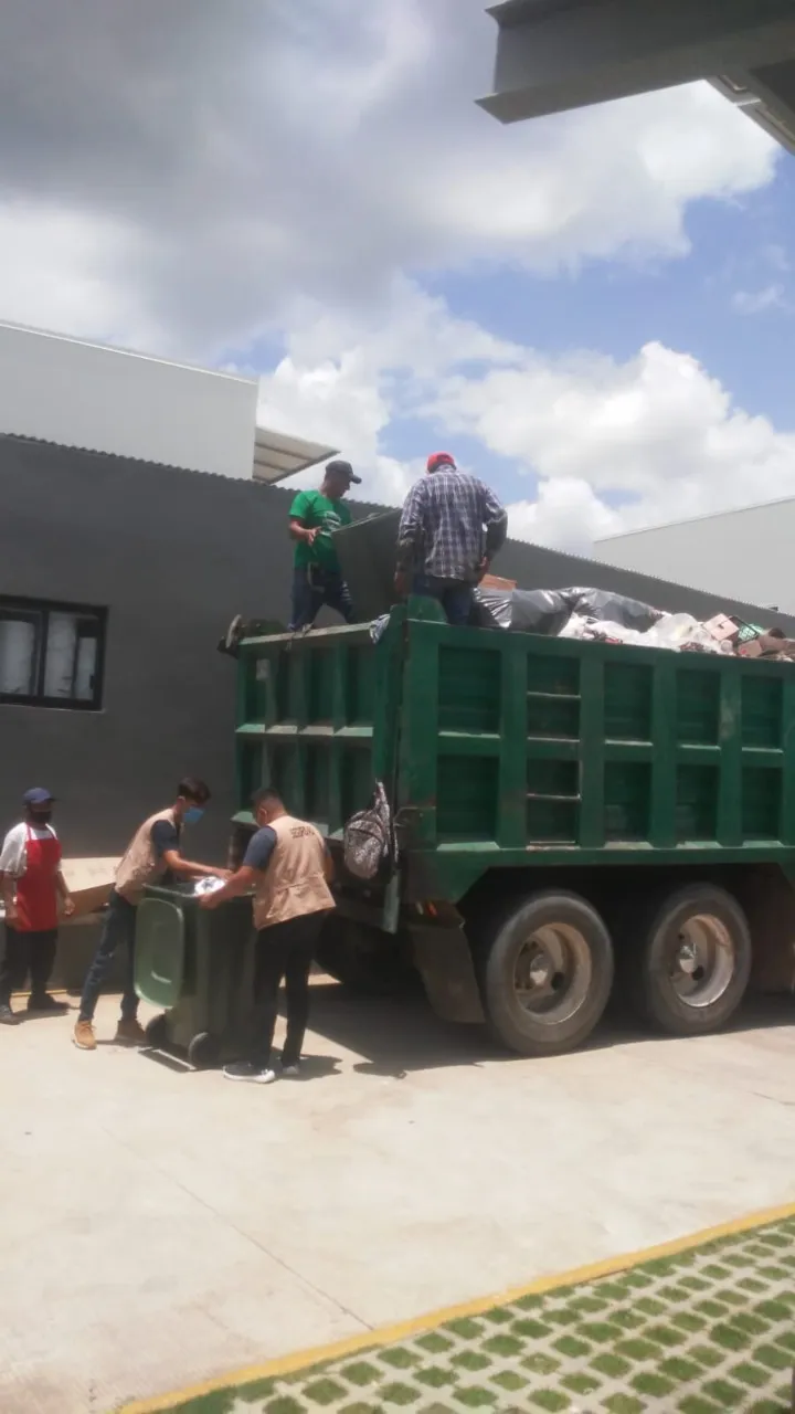 ARRENDADORA NO PERMITE USO DE CAMIONES COMPACTADORES DE BASURA.