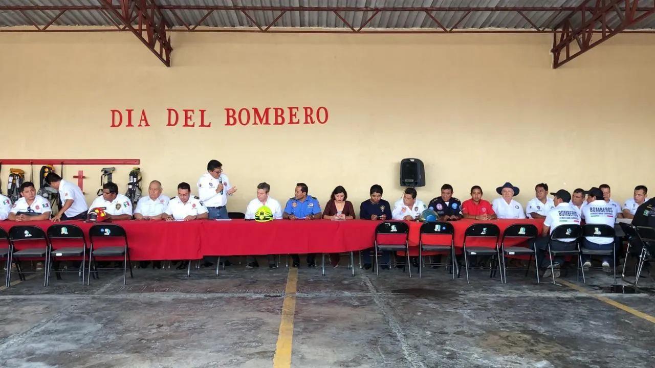 Asiste Ismael Brito a celebración del Día del Bombero