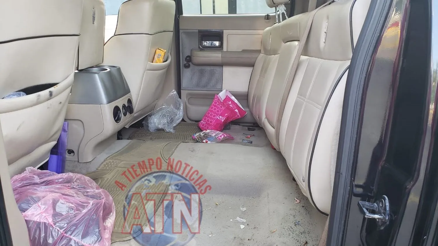 En plena tarde desvalijan vehículo del estacionamiento de Burger King