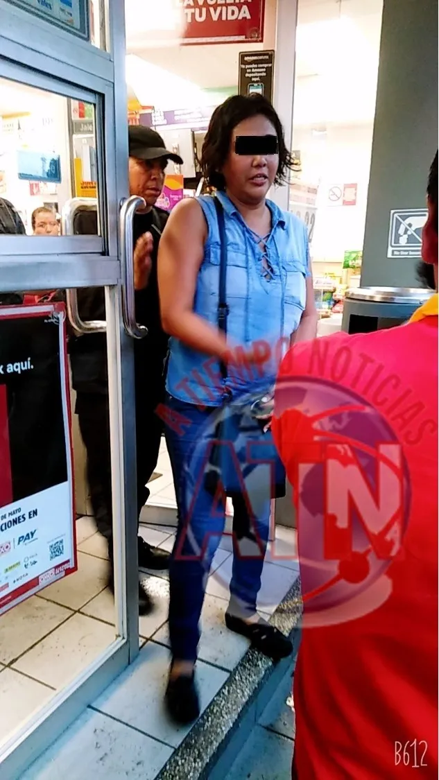 Entraron a robar abarrotes a una tienda de Oxxo