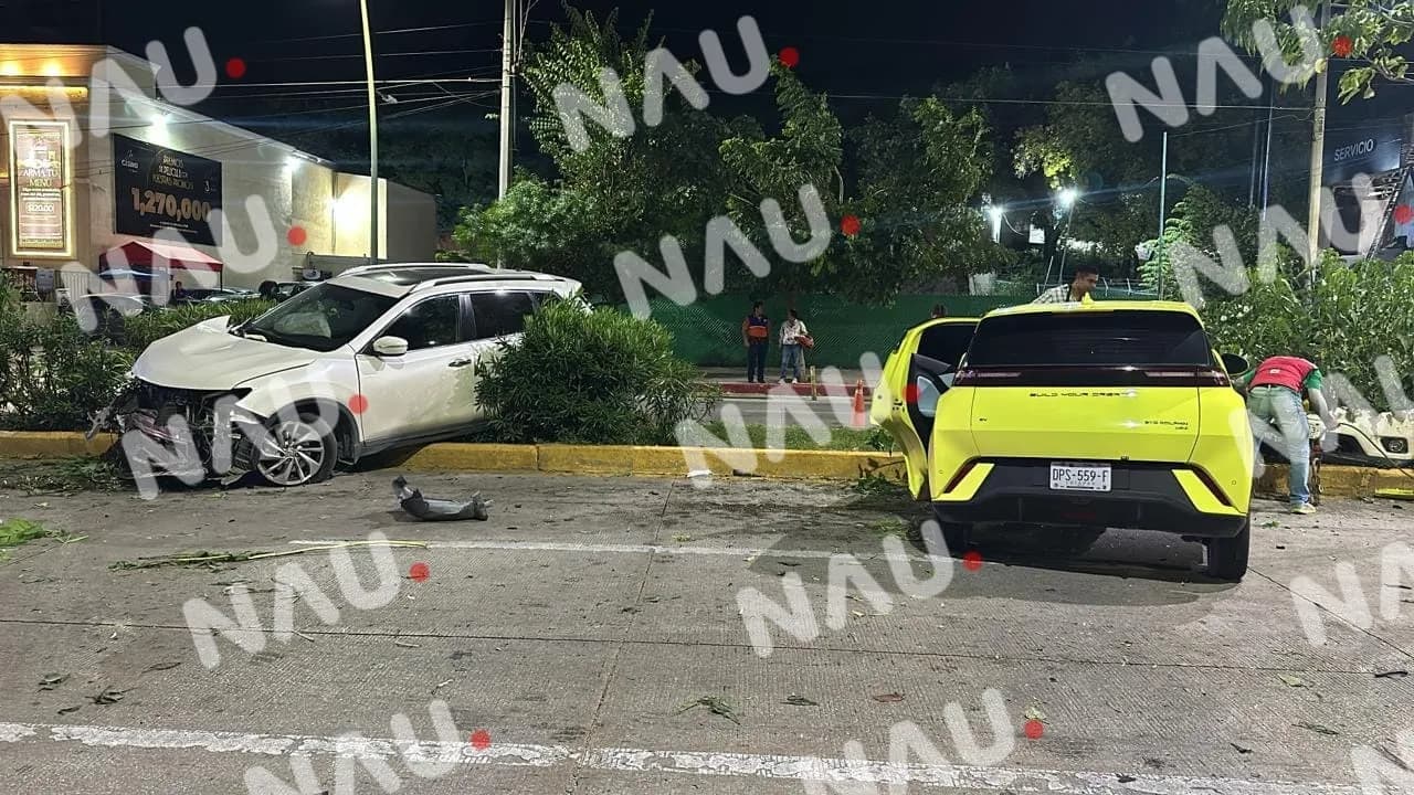 Policía de Tránsito de Tuxtla Gutiérrez detiene a involucrados en choque múltiple