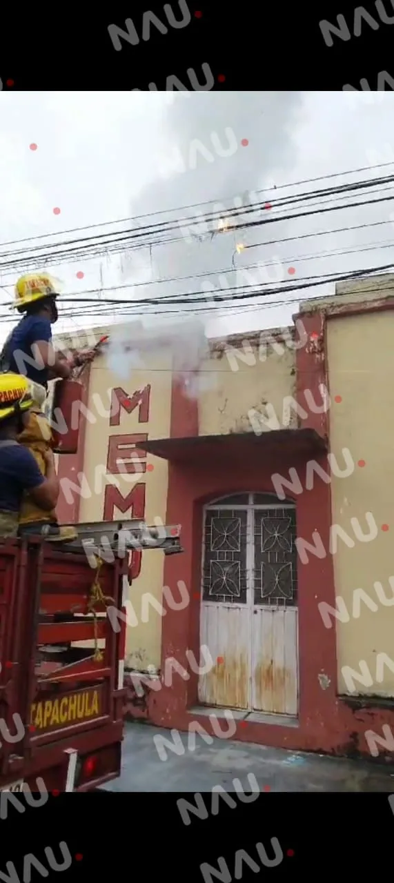 Incendio por cortocircuito en la 5a avenida norte controlado por bomberos