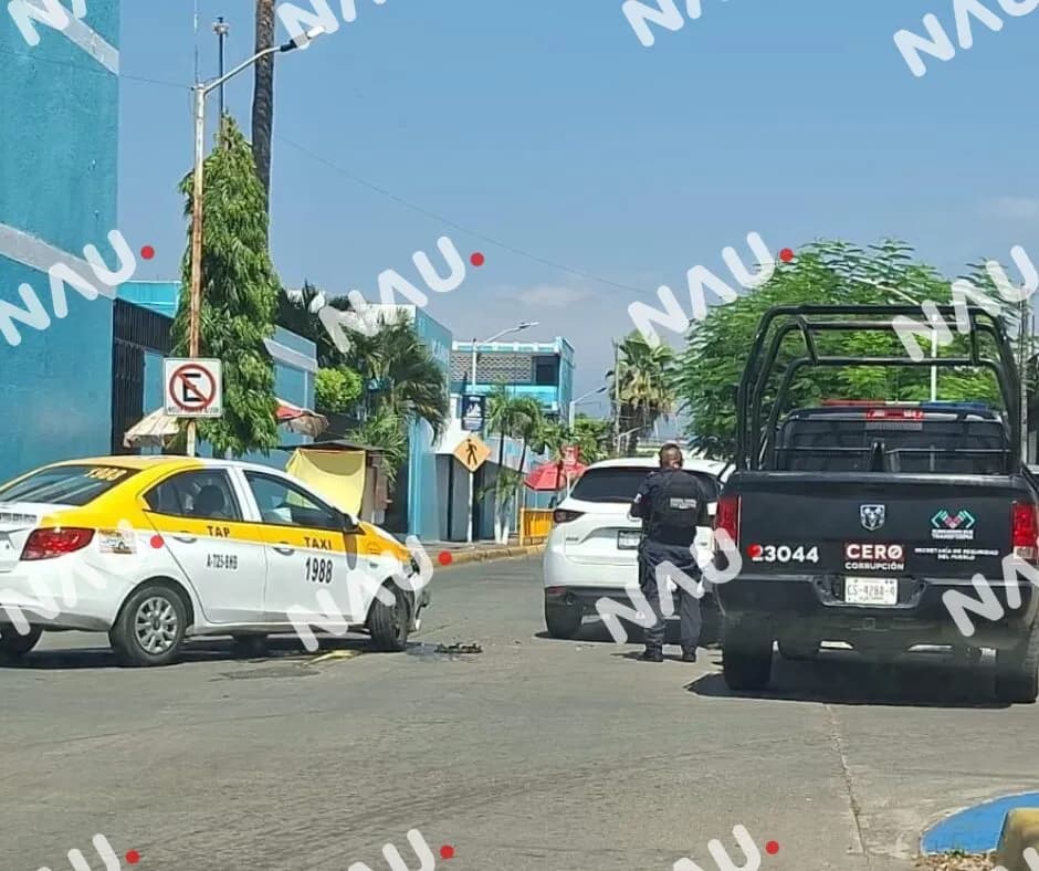 Choque entre taxi y camioneta deja solo daños materiales en Tapachula