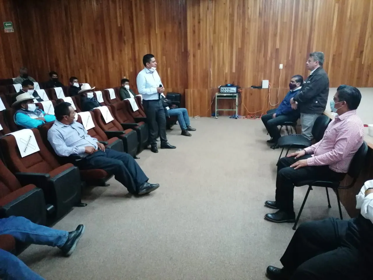 Ismael Brito da seguimiento al retorno seguro de familias desplazadas