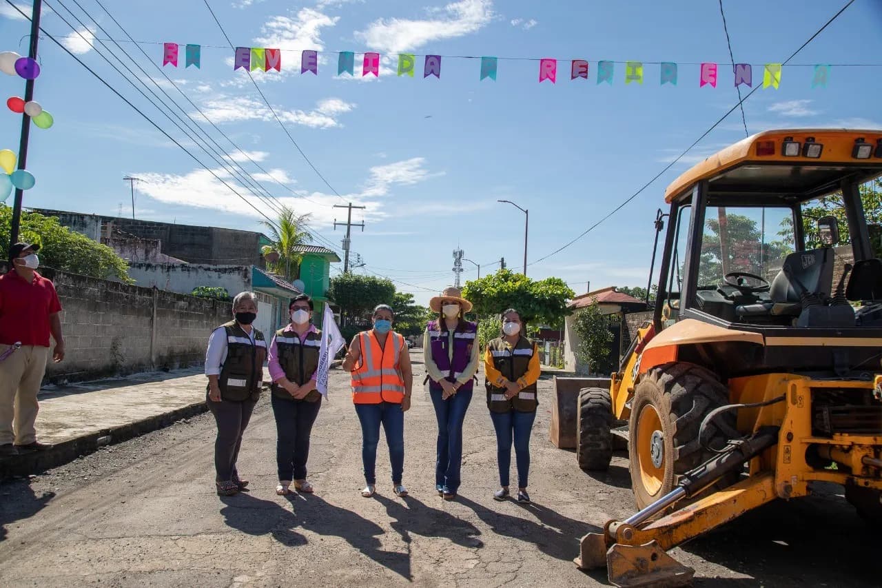 EN PEDREGAL SAN ÁNGEL SE INICIA OBRA DE PAVIMENTACIÓN MIXTA DE CALLES