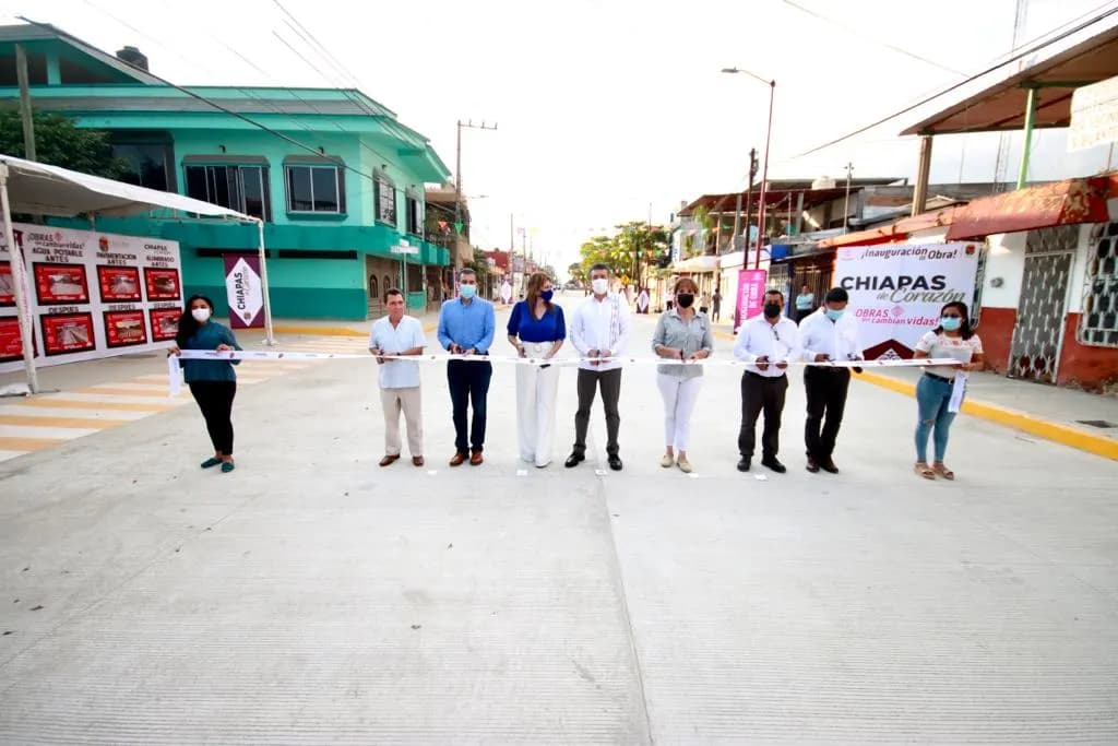 En Tapachula, Rutilio Escandón inaugura calles en el Fraccionamiento San José El Edén