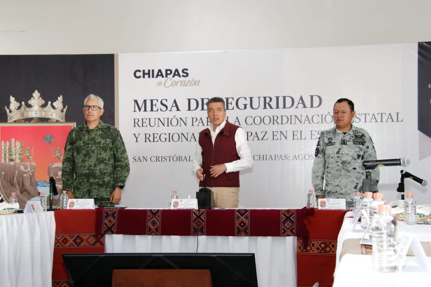 Desde la Mesa de Seguridad, Rutilio Escandón felicitó y reconoció a las y los bomberos de Chiapas