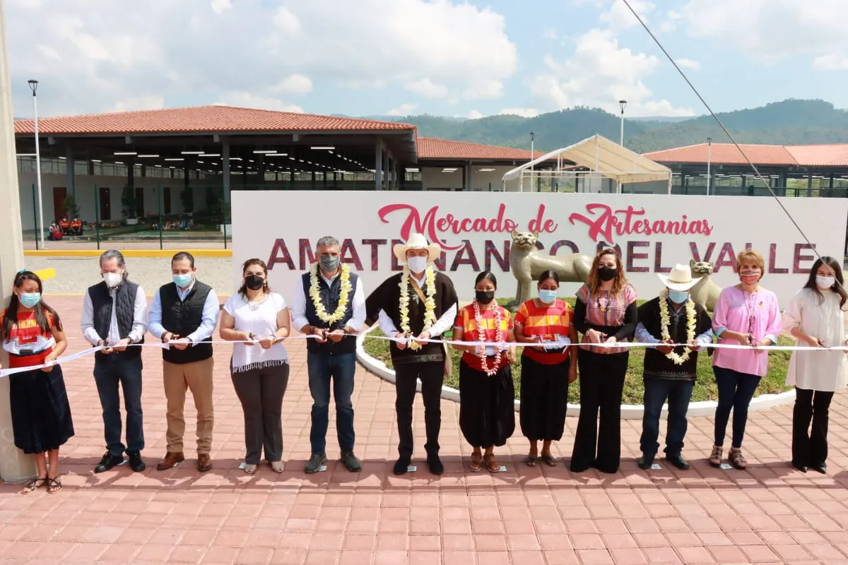 Inaugura Rutilio Escandón Mercado de las Artesanías en beneficio de mujeres de los Altos Tsotsil-Tseltal