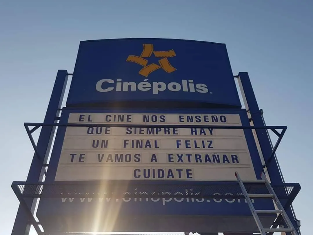 Cierran las salas de cinepolis en Mexico
