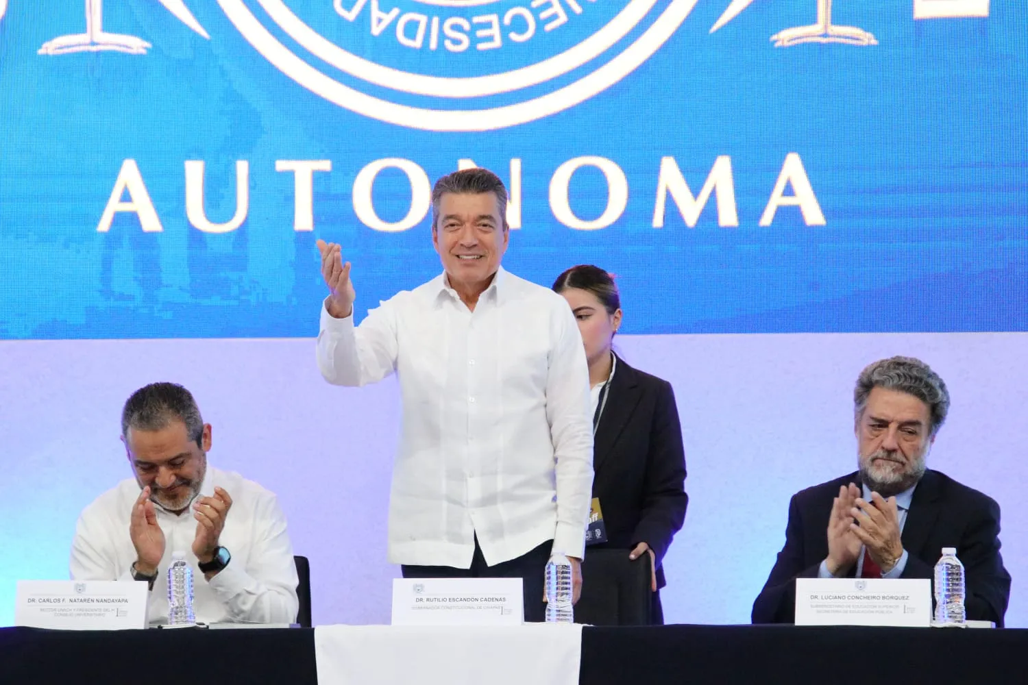Rutilio Escandón asiste al Primer Informe de Actividades del Rector de la Universidad Autónoma de Chiapas