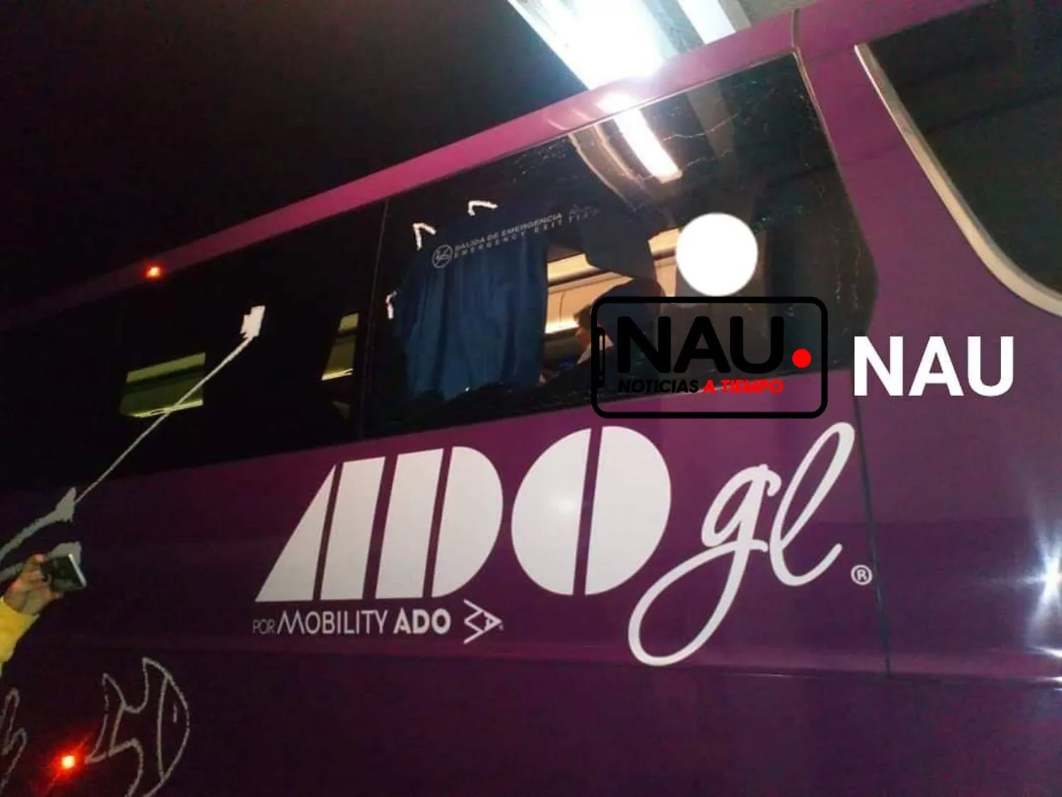 Autobús de la empresa ADO GL fue baleado para obligar detener al conductor
