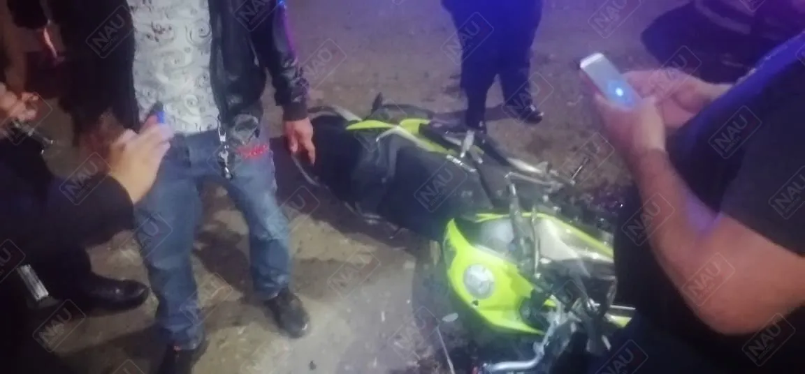 Un elemento de la guardia nacional realiza disparos en contra de un motociclista en el ejido 20 de noviembre