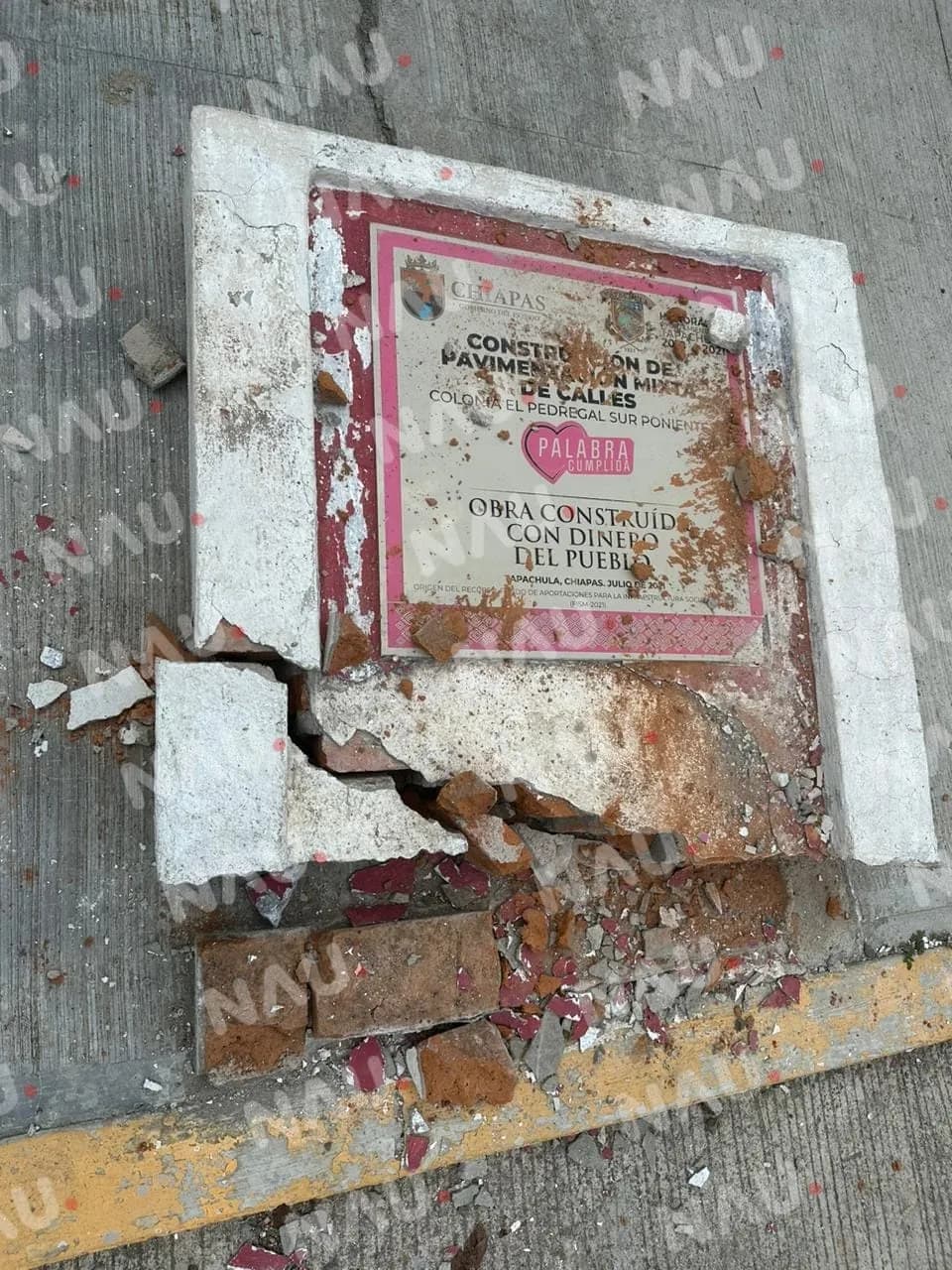 Nadie se ha comunicado con la madre del menor que le cayó la placa de una calle en la pierna