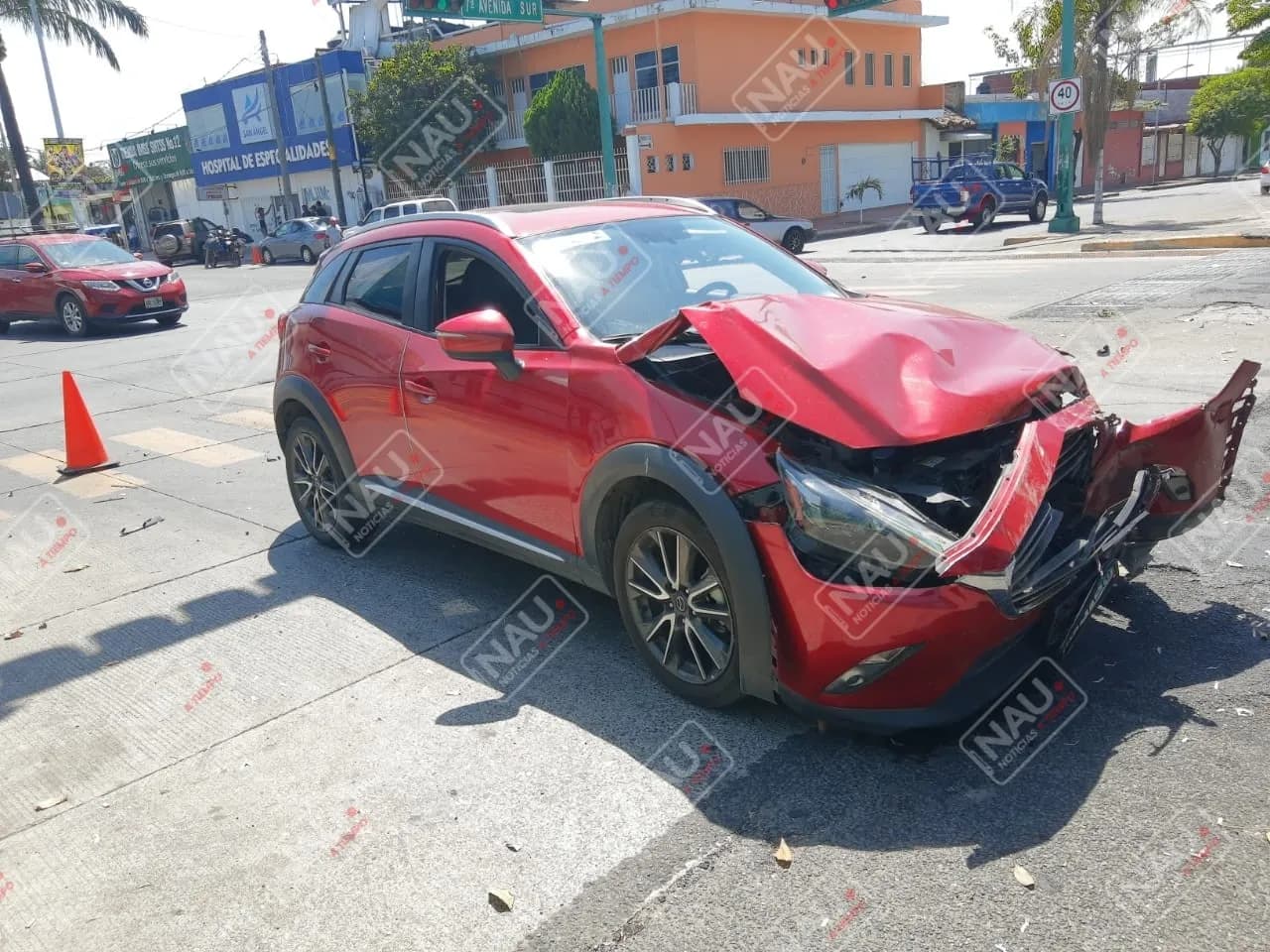 Chocan a Lujoso Automóvil; El responsable se dio a la fuga