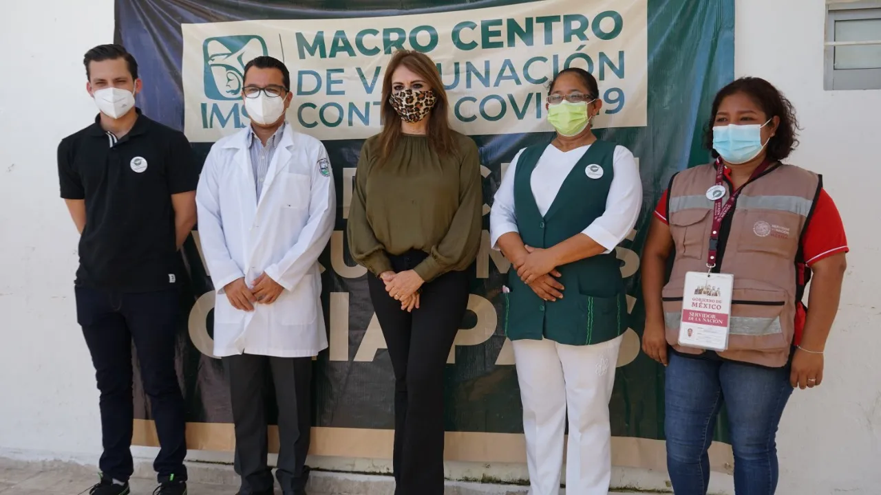 CONVOCA ALCALDESA DE TAPACHULA ROSA IRENE URBINA A VACUNARSE CONTRA EL COVID-19