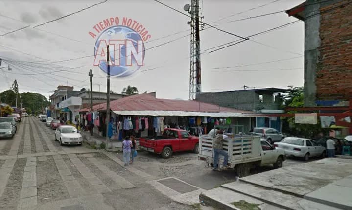 Roban vehículo del mercado Emiliano Zapata