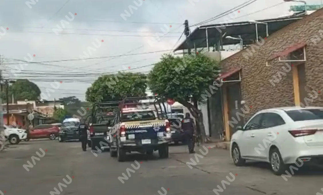 ASALTAN OXXO DEL AEROPUERTO Y ESCAPAN EN TAXI; UNIDAD ES LOCALIZADA MINUTOS DESPUÉS