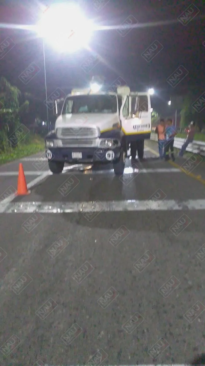 Falla mecánica en carretera Tuxtla Chico – Tapachula, ocasiona que un camión esté a punto de volcarse