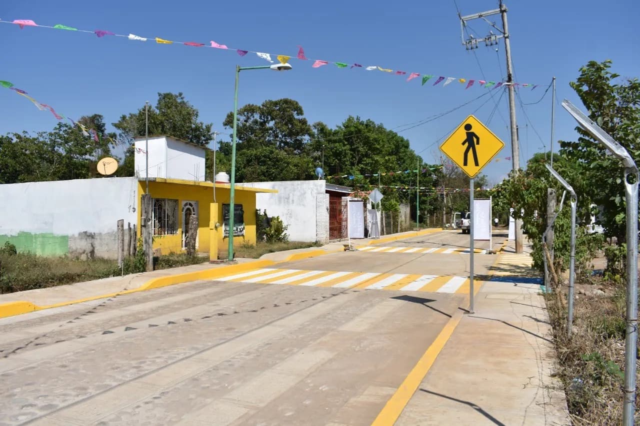 AYUNTAMIENTO DE TAPACHULA ENTREGA CALLES NUEVAS EN LA COLONIA EL TESORO