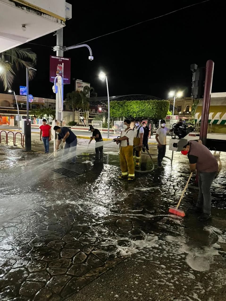 SE REALIZA SANITIZACIÓN DEL SENDERO PEATONAL
