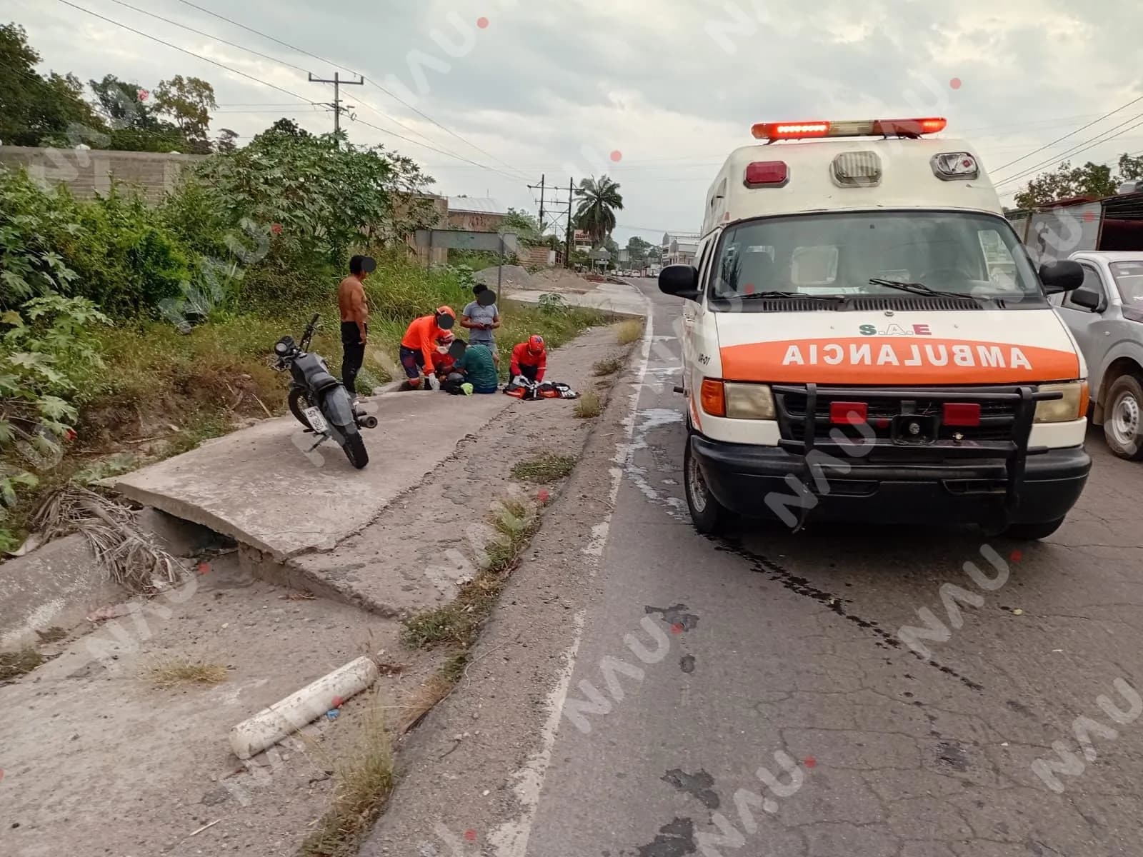 MOTOCICLISTA ES EMBESTIDO Y RESULTA CON LESIONES EN LA TAPACHULA–PUERTO MADERO