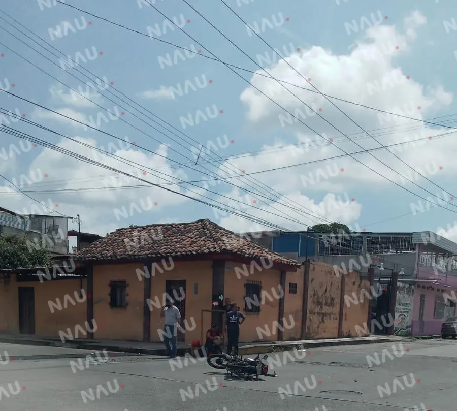Embisten a motociclista