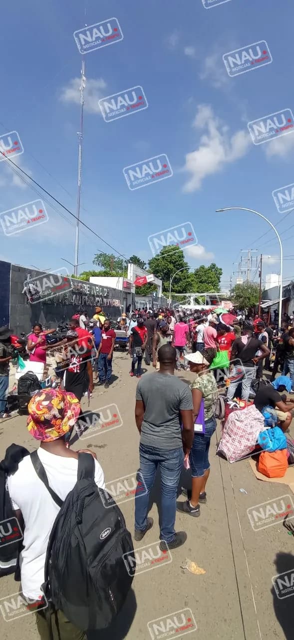 Migrantes protagonizan zafarrancho en oficinas del INM.