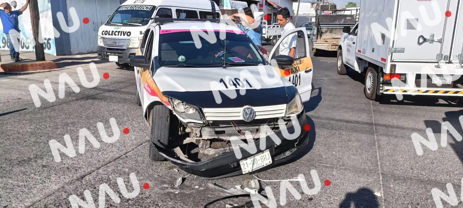Taxista ocasiona accidente