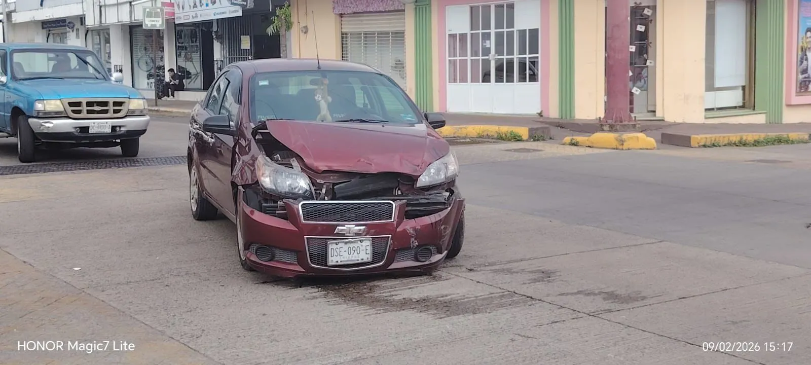 Percance vehicular deja daños materiales en el centro de Tapachula