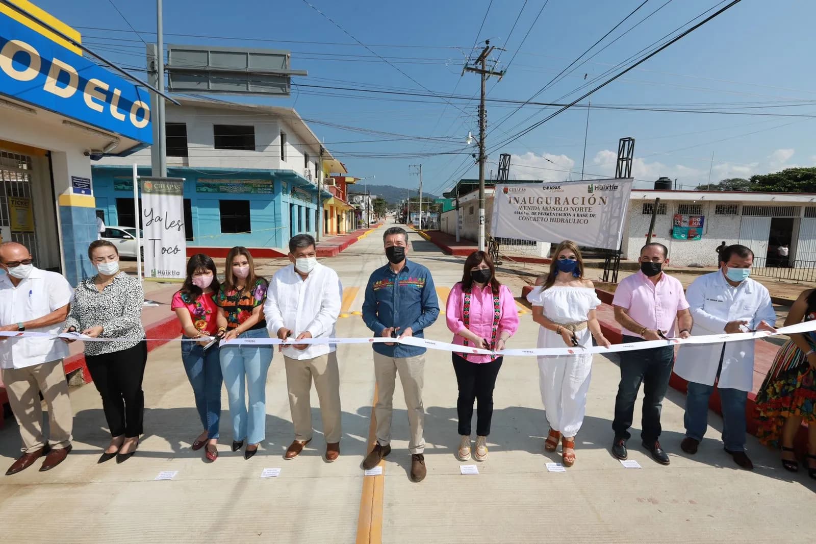 Inaugura Rutilio Escandón pavimentación de vialidad principal del Barrio Esquipulas, en Huixtla