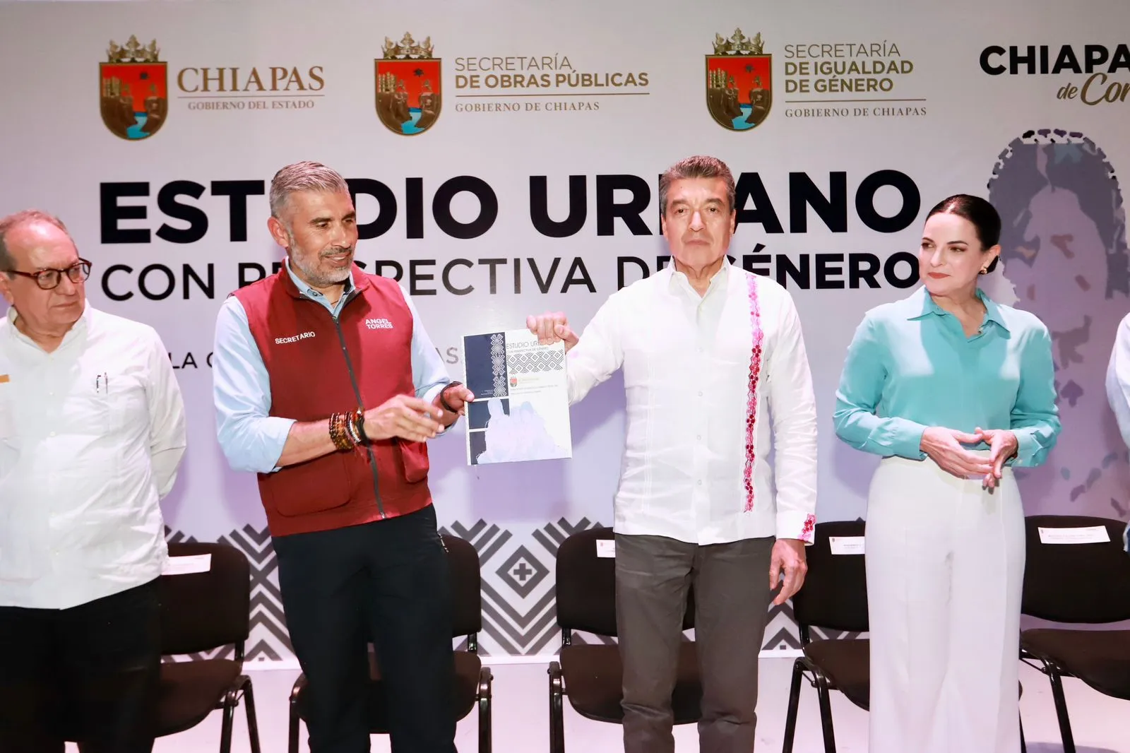 Rutilio Escandón asiste a presentación del Estudio Urbano con Perspectiva de Género