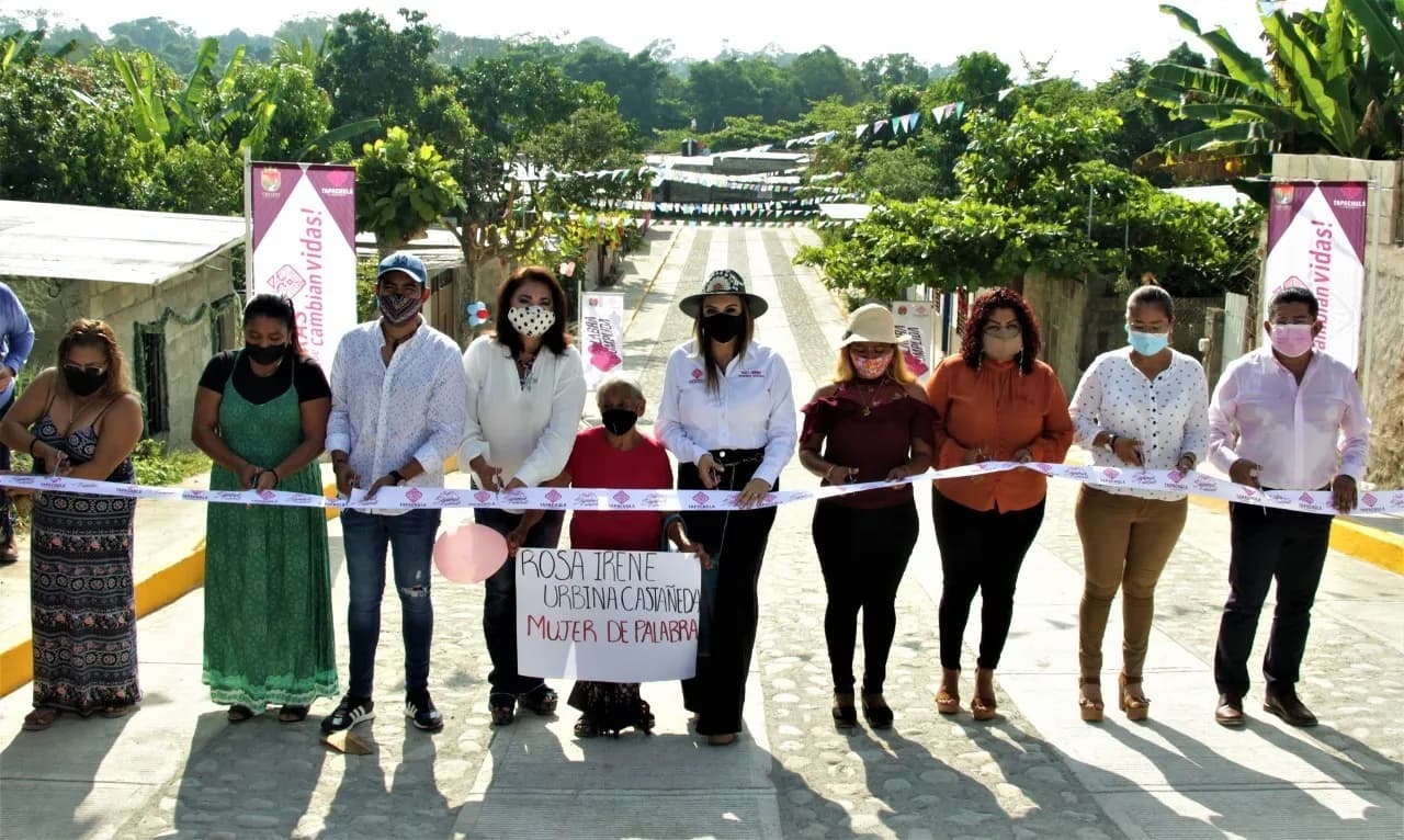 INAUGURA ROSY URBINA NUEVAS CALLES EN LA COLONIA LOS AMORES