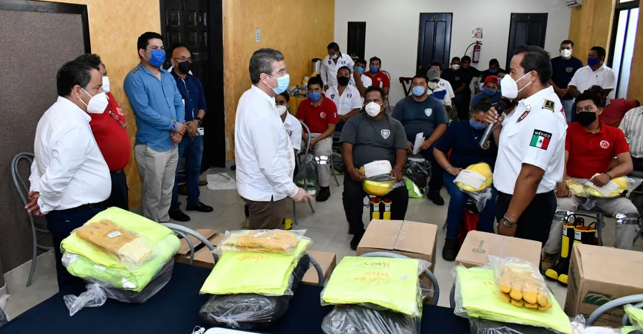 Entrega Brito equipamiento a bomberos de cuatro municipios