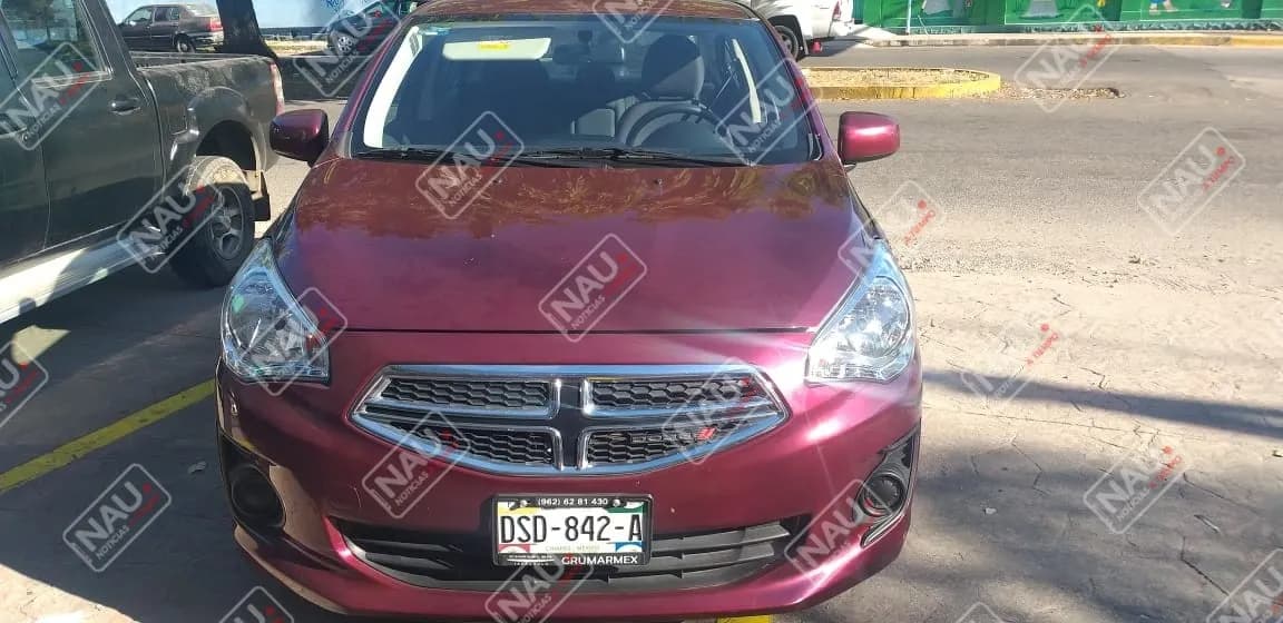 Leve accidente entre camioneta y automóvil