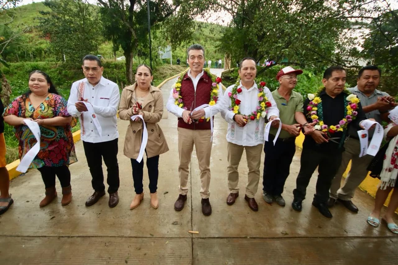 Con pavimentación de calle, Rutilio Escandón atiende añeja demanda del ejido Nuevo Xochimilco, en Ostuacán