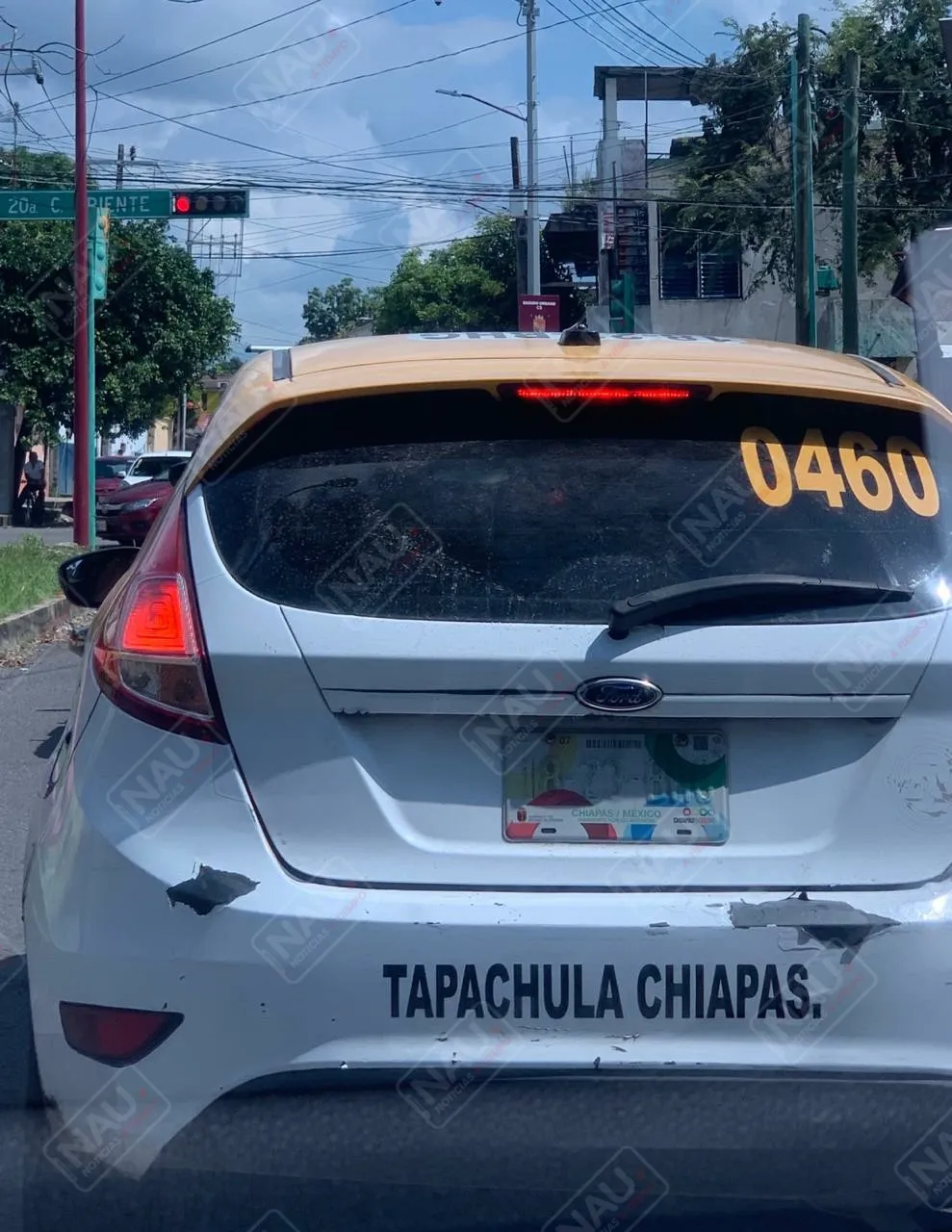 Taxista ocasiona accidente y se da a la fuga