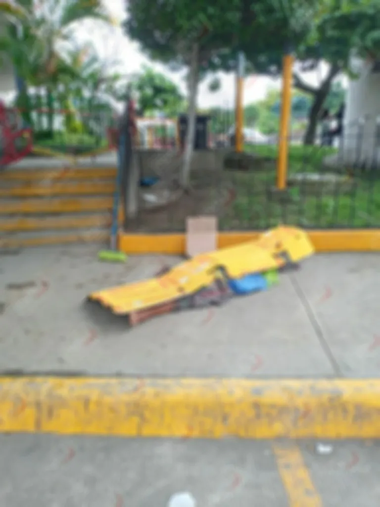 Indigente muere en el parque el Malecon, a unos metros de la comandancia de la policía municipal