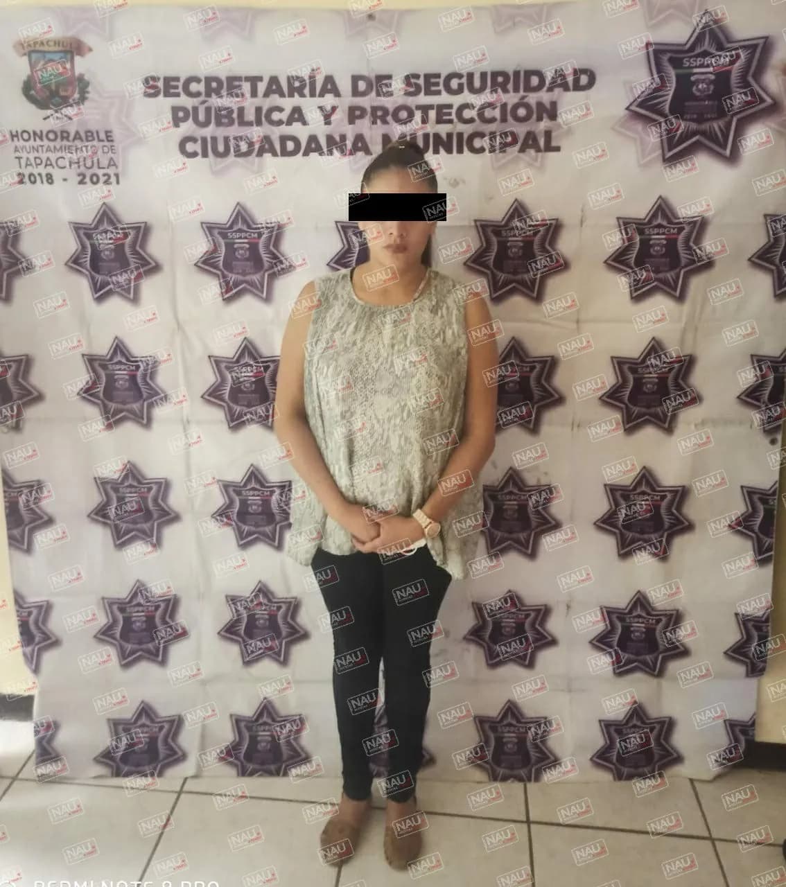 Detienen a mujer acusada de robo en la tienda Chedraui.