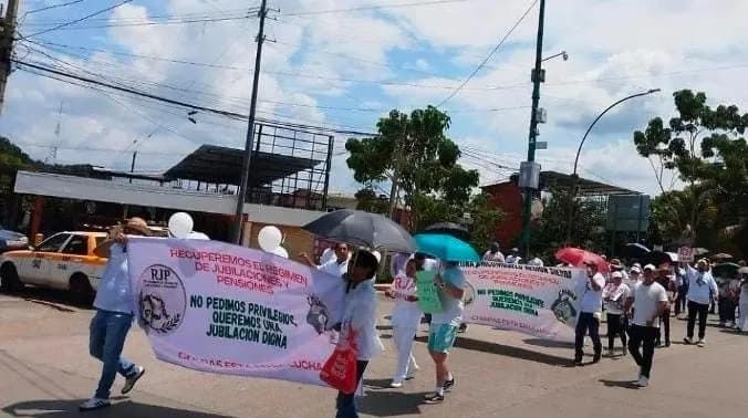 TRABAJADORES DEL IMSS ANUNCIAN MOVILIZACIÓN EN TAPACHULA