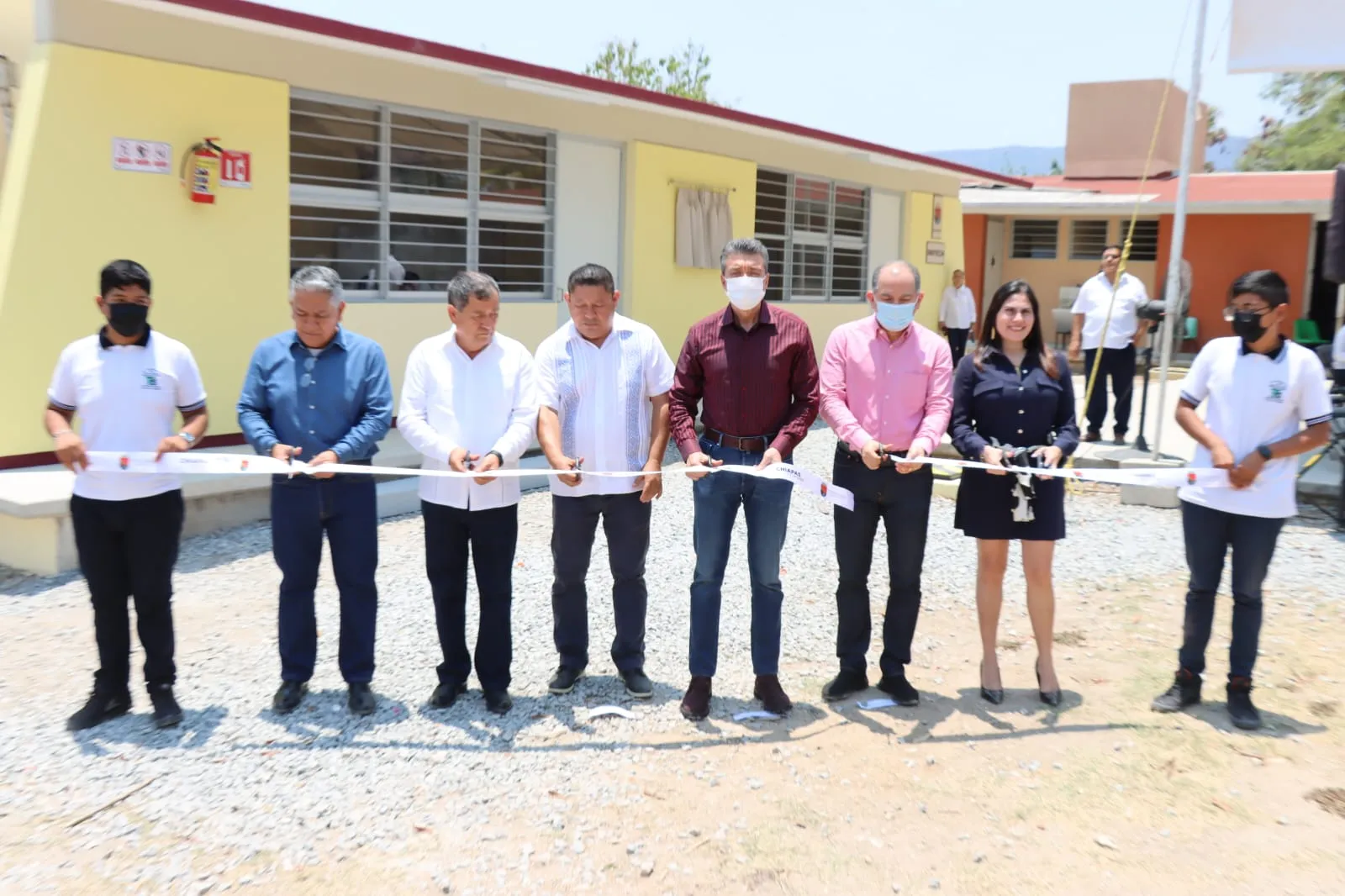Rutilio Escandón inauguró la Telesecundaria 1451 de la colonia Satélite, en Tuxtla Gutiérrez