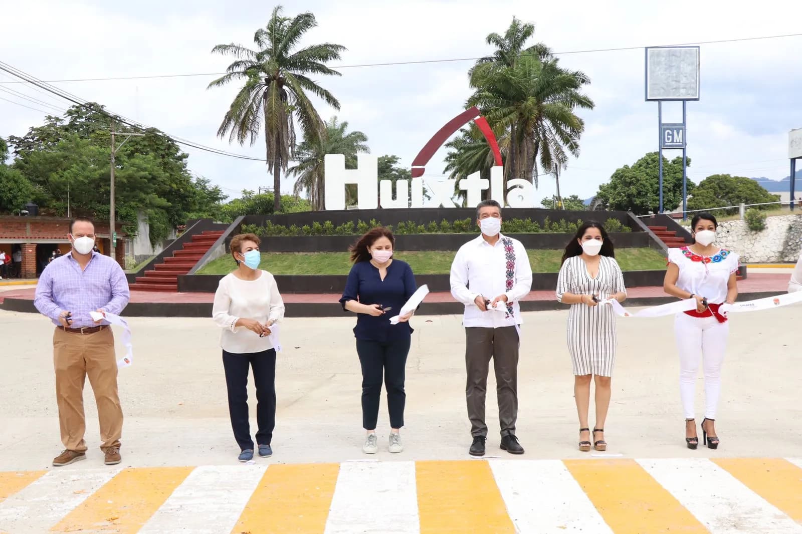 Con pavimentación de vialidades en Huixtla, atiende Rutilio Escandón añeja demanda de la población